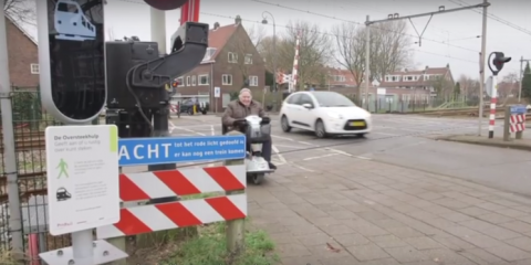 In Haarlem helpt een infozuil met oversteken. Bron: ProRail