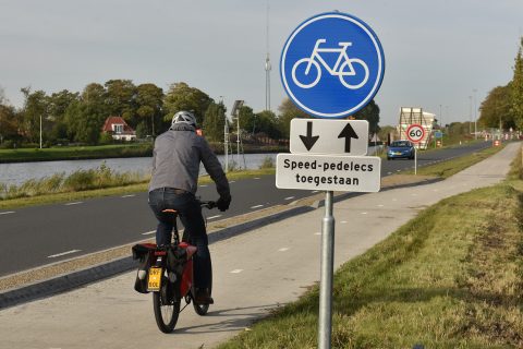 Speed-pedelec op fietspad. BEELD Provincie Groningen