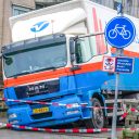 Middelburg Vrachtwagen Zakt Door Houten Fietsersbrug BEELD VENEMAMEDIA