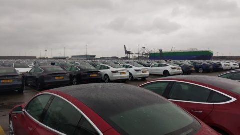 Tesla S uitgifte in Amsterdam BEELD Automobiel Management