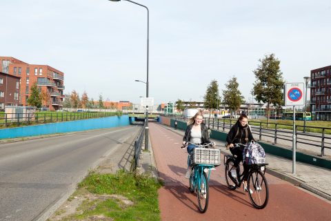 Jongeren op de fiets. Foto: Provincie Zuid-Holland