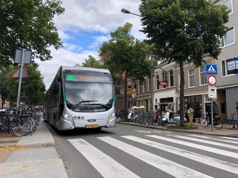 Bus in centrum van Groningen