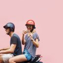 Jongere op scooter met smartphone (bron: TeamAlert)