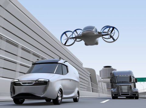 Bestelbus, drone en truck. Foto: AdobeStock