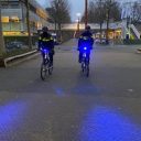 Politiebikers met blauwe verlichting (foto: politie)