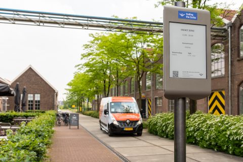 PostNL-bus rijdt naar Smart Zone van Coding the Curbs