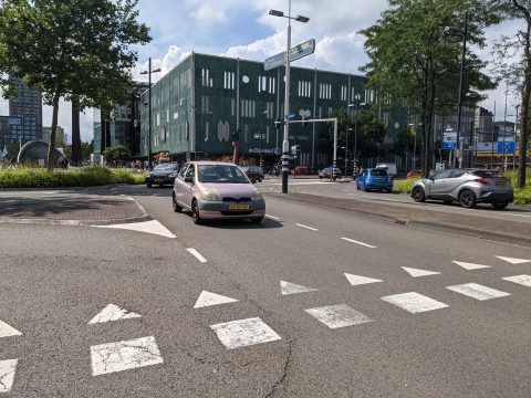 Verkeer op kruispunt in Eindhoven