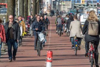 Amsterdam wil af van racende e-bikes op fietspad. Foto gemeente Amsterdam