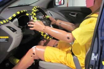 Virtuele crash dummy moet auto ook voor vrouwen veilig maken