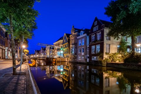 Nachtelijk beeld van Alkmaar