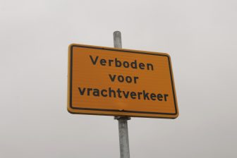 Foto: bord met 'Verboden voor vrachtverkeer' erop