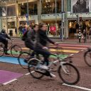 Beeld: fietsers rijden door Utrecht