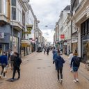 Beeld: winkelend publiek in Groningen